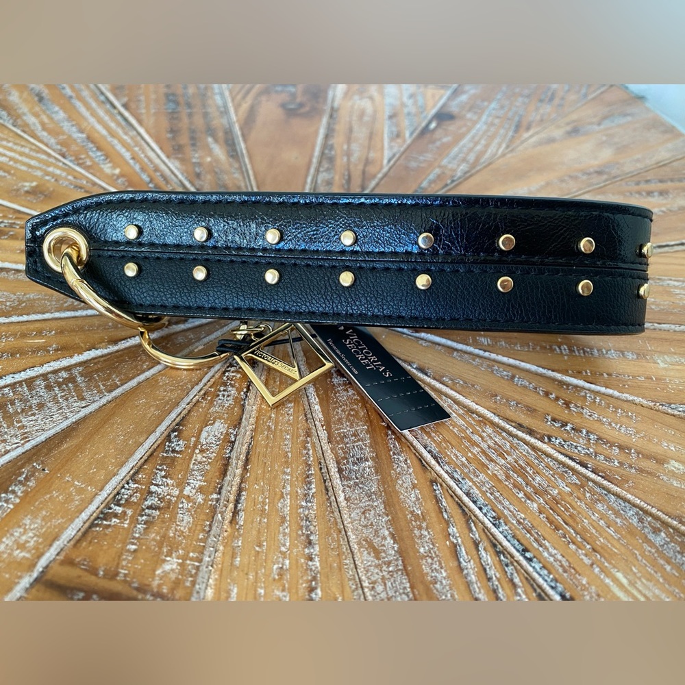 NWT Victoria’s Secret Faux Leather Wristlet with Gold Hardware - Picture 5 of 14